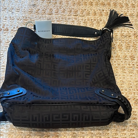 Givenchy Elegant Black Patterned Bag - Picture 1 of 15